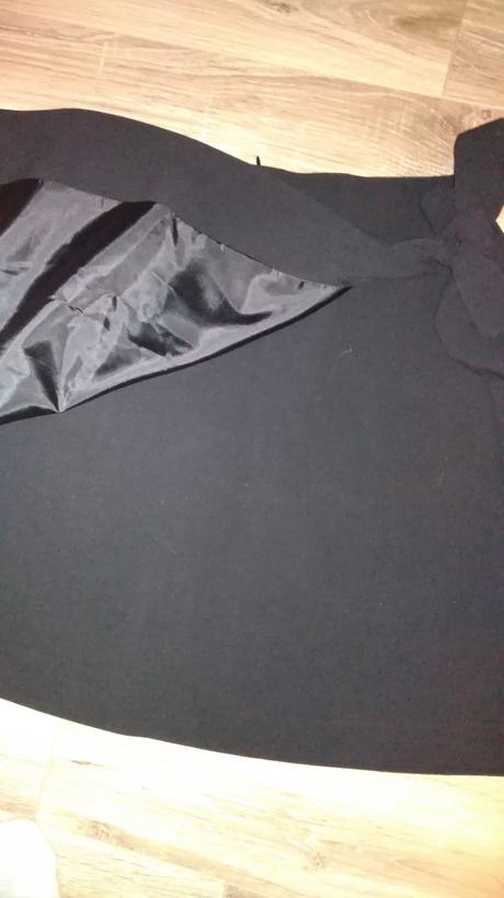 Čierna sukna, amisu,40