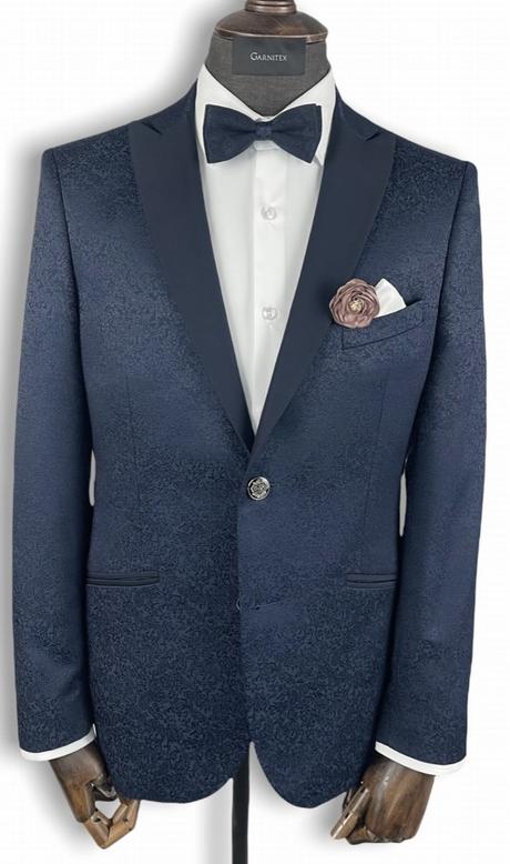 Tmavomodrý oblek, 176