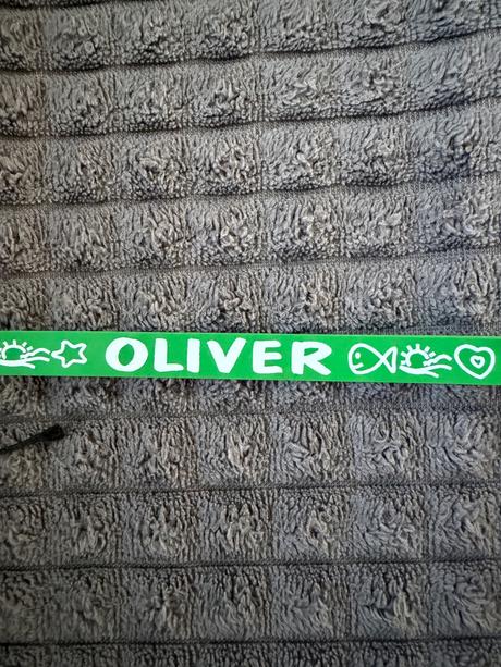 Detský silikónový náramok s menom oliver,