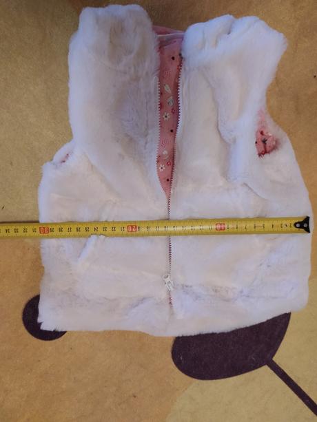 Krásna vesta s vreckami a kapucňou, 86