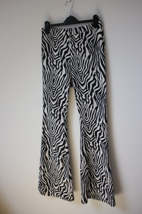 Čiernobiele nohavice, s