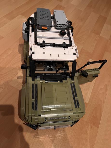 Lego technic land rover,