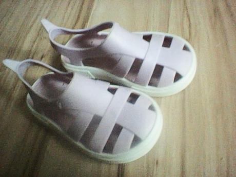 Lila topánky do vody, 21