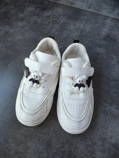 Tenisky s medvedíkom, 31