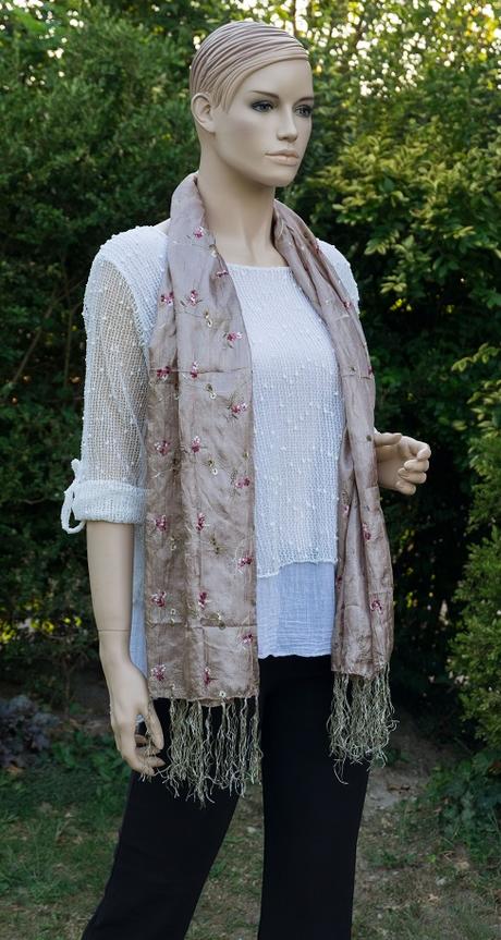 Vyšívaná hodvábna šatka, l