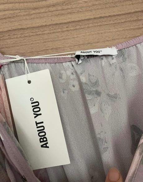 Nove saty about you, 40