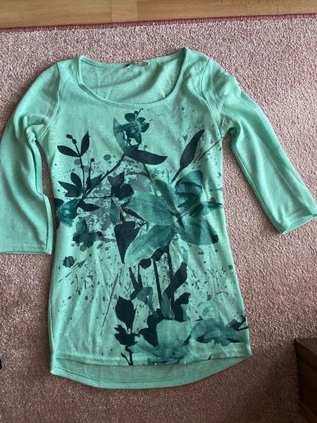 Bluzky,tricka,svetriky,upletove saty, xs