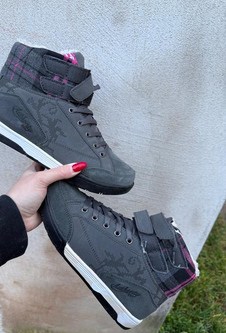 Tenisky, authority,37