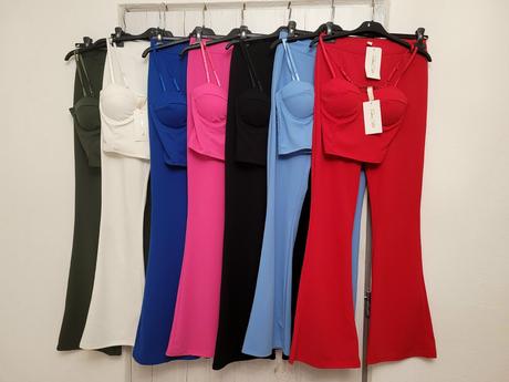 Nohavice a tričko. rôzne farby, s