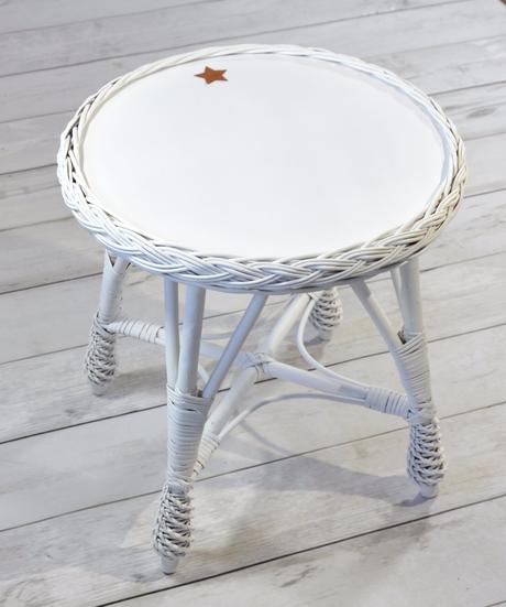 Prútený stolík okrúhly,