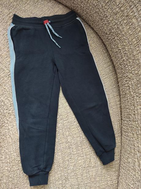 Predám chlapč. teplákové nohavice veľk. 122, h&m,122