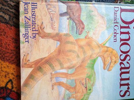 Dinosaury encyklopédia v aj, 