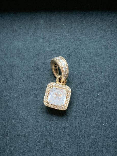 Pandora zlatá koralka., pandora