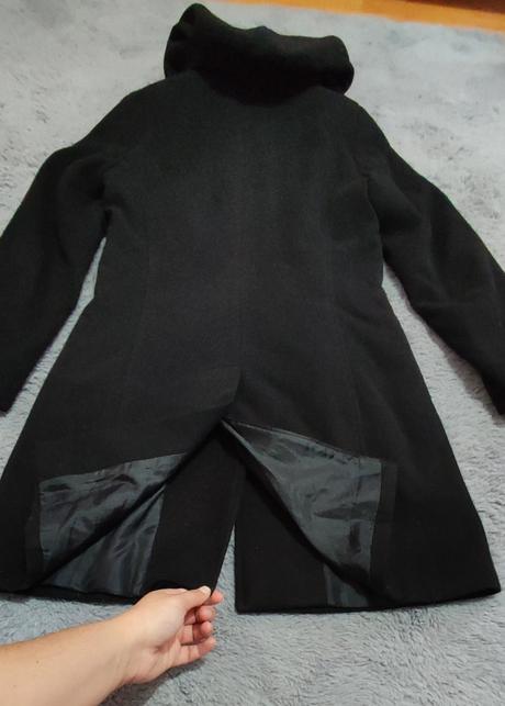 Dlhý čierny elegantný kabát, 36