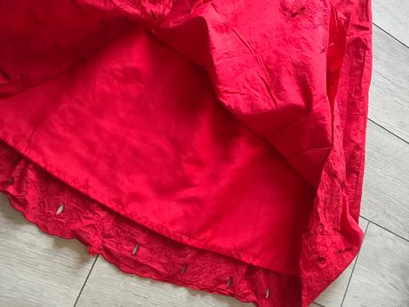 Červené šaty, orsay,l