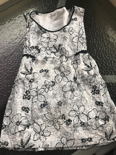 Saty bielo cierne, 152