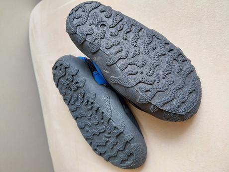 Topánky do vody, 25