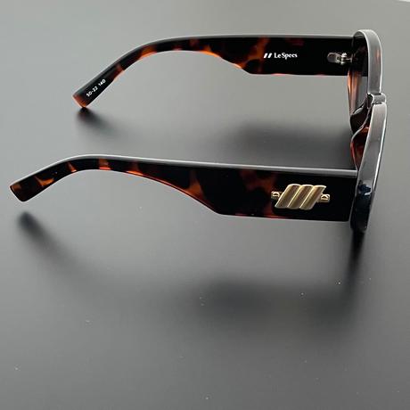 Le specs korytnačinové oválne slnečné okuliare, 