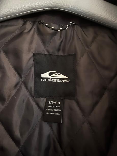 Vetrovka znacky quiksilver, vysoky podiel bavlny, quiksilver,36 / s