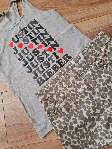 Tielko s kraťasami, 146