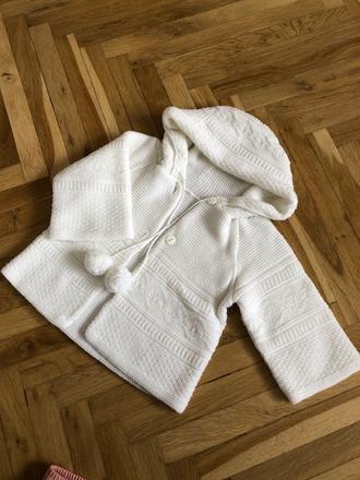 Nádherný biely svetrík pletený, 86