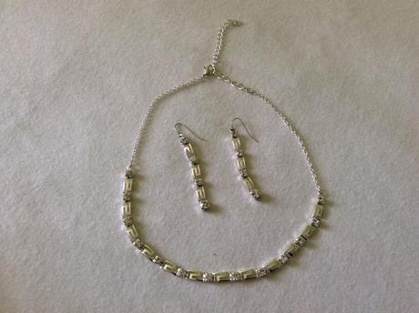 Set nahrdelnika a nausniciek,