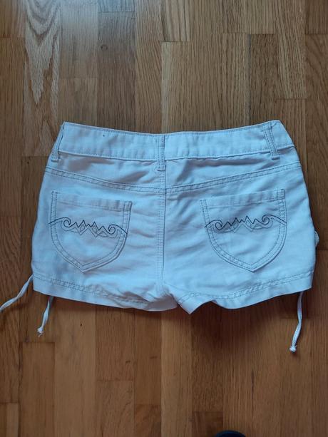 Biele šortky., 28