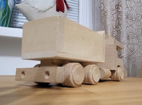 Drevené nákladné auto, 