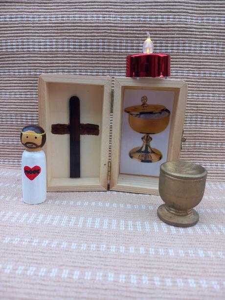 Drevený bohostánok,