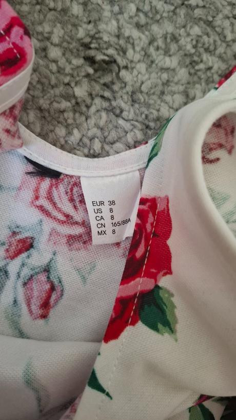 Kvetinové letné šaty, 38