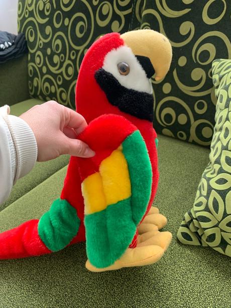 Plyšový papagáj,