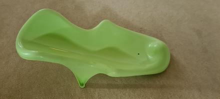 Plastové lehátko do vaničky pre bábätko na kúpanie, 