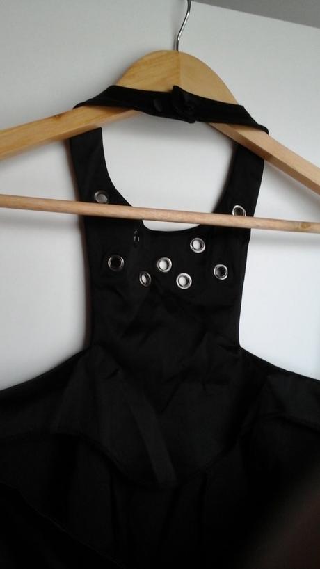 Cierne saty s vybijanym dekoltom nenosene, gate,36