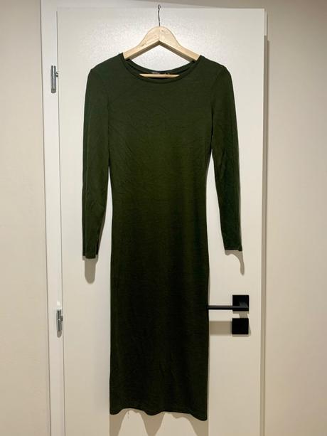 Priliehavé šaty bershka, bershka,s