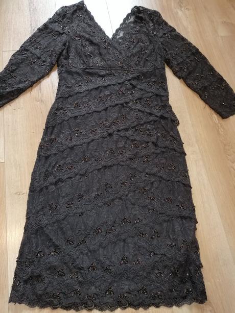 Hnedé čipkované šaty s korálikmi, 40