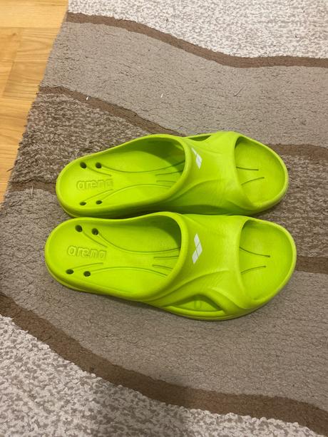 Plavecke šlapky, 36