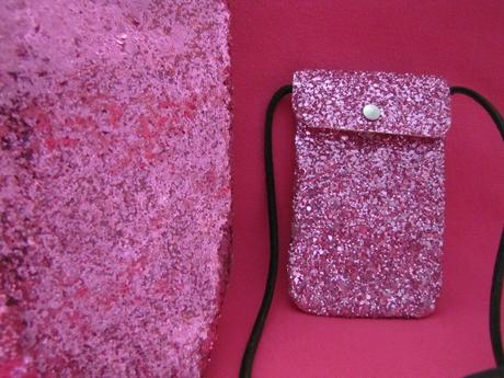 Dve trblietavé tašky, 