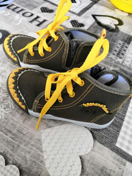 Platené tenisky, 25