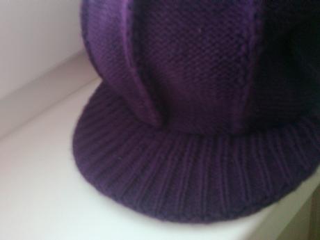 Klobúčik so šiltom, s