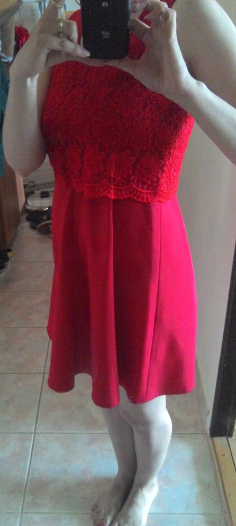Raz oblečene červené šaty, xs