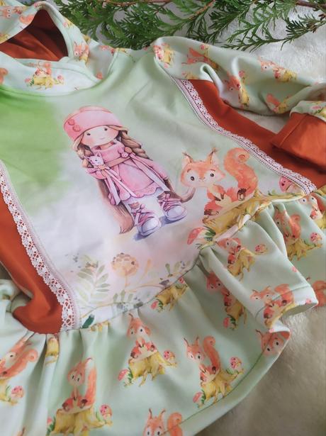 Mikina s dievčatkom a veveričkami, 104