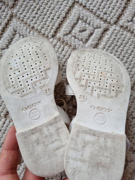 Sandals s maslou a s uzavretou spickou gox vel. 25, geox,25