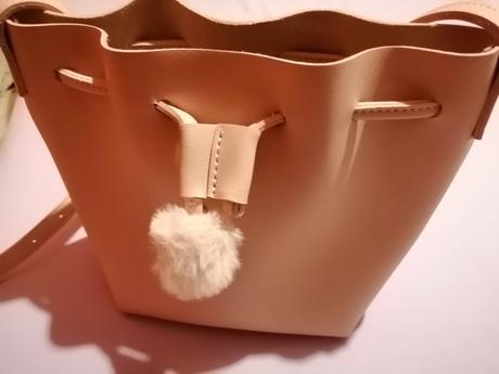 Ruzova kabelka, reserved