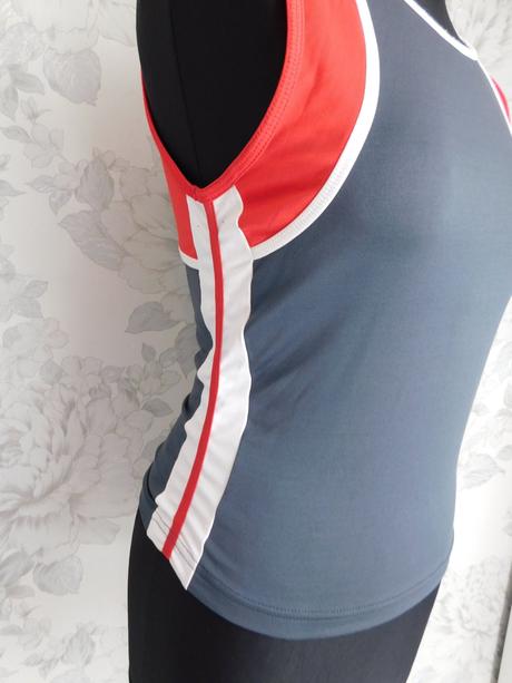 Damske športove tielko/top, reebok,40
