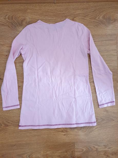 Bledoružový pulóver, 134