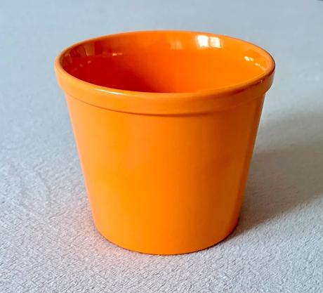 Oranžový kvetináč, 