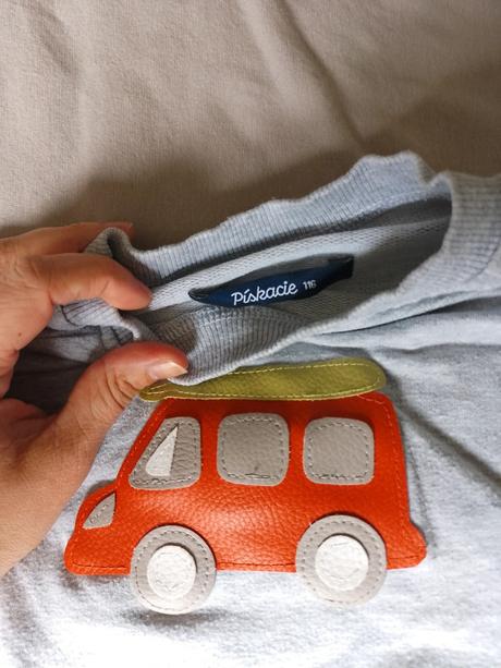 Pískacia mikina, 116