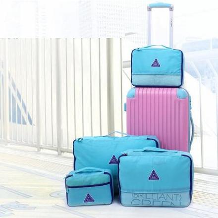 4-dielna sada cestovných tašiek,