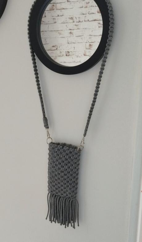 Handmade macrame taštička na mobil, 