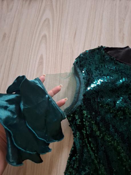 Flitrované šaty, 134